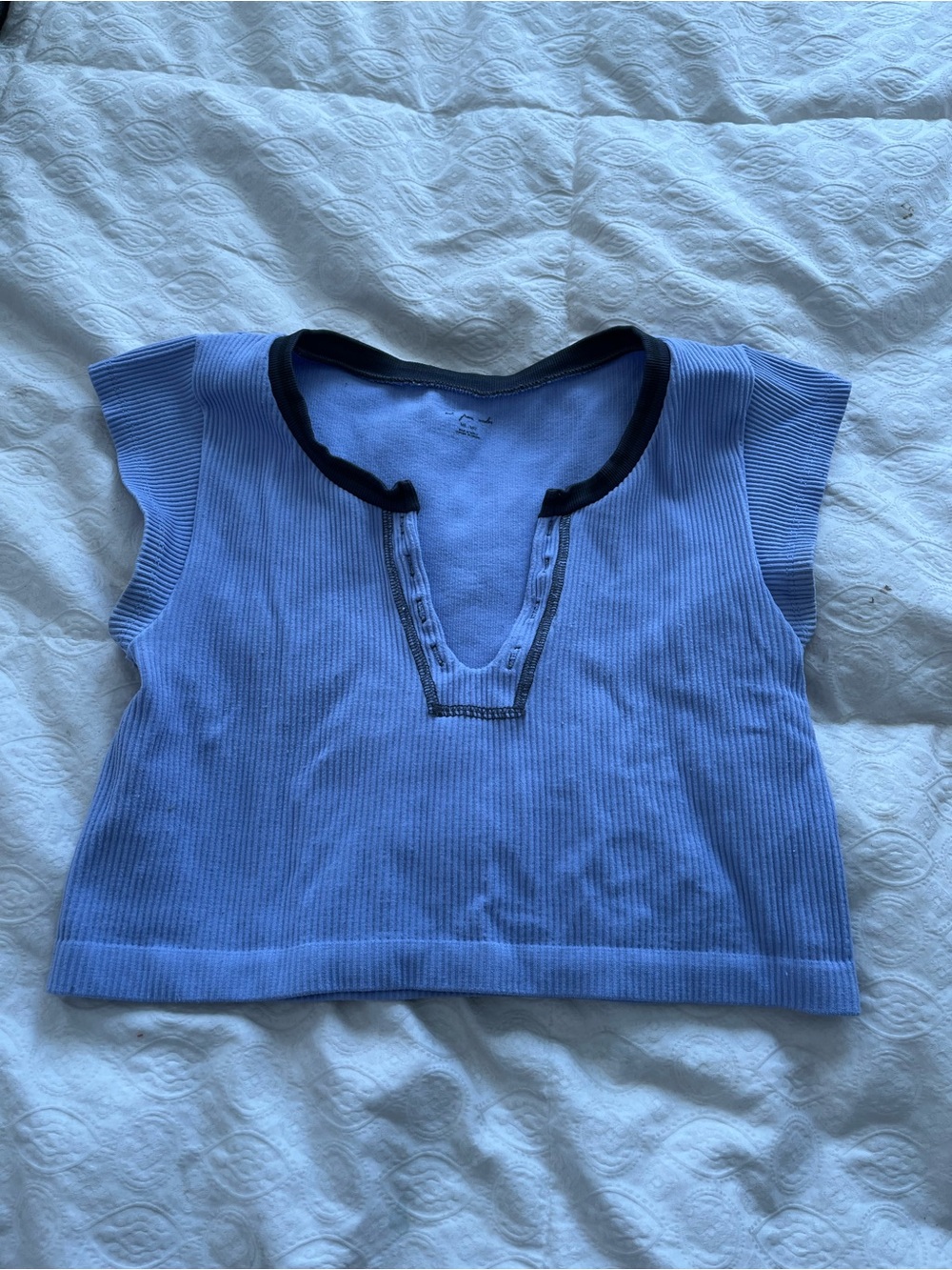 Women’s out from under Ribbed cropped V-Neck Top size medium